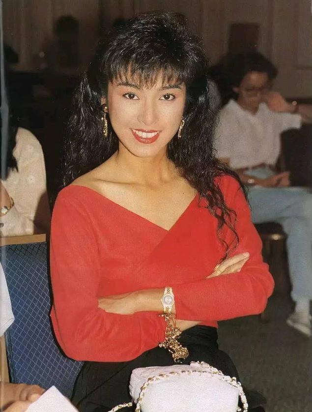 痴戀成龍8年被劈腿鄧麗君！「狂追球星26年」被冥婚　66歲孤身無兒無女「為愛永不再婚」