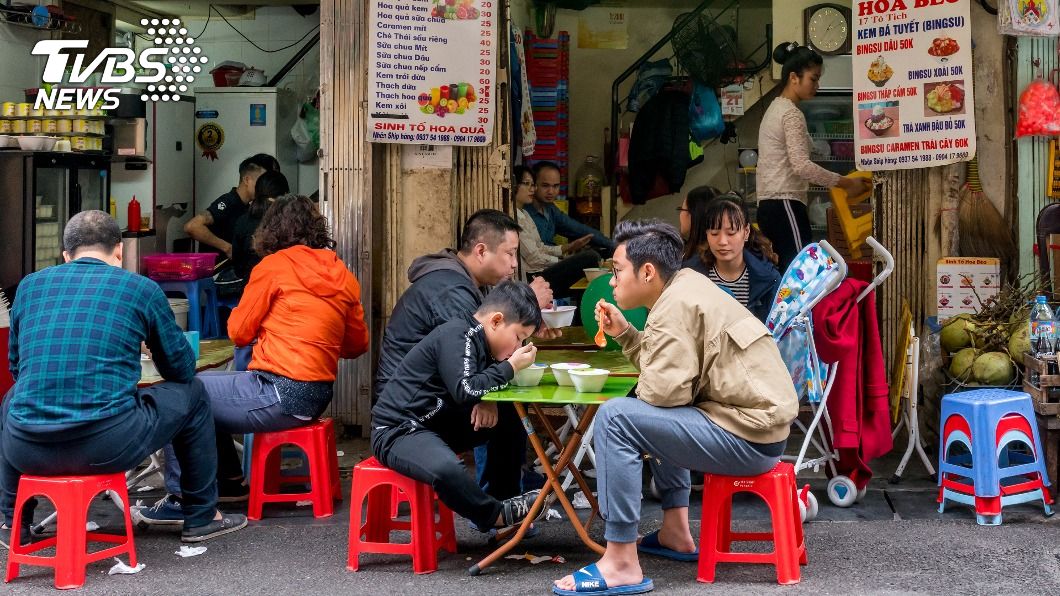暖心麵攤老闆急事外出！2小時後回來驚見「客人自煮自付」感動淚崩：多年首見