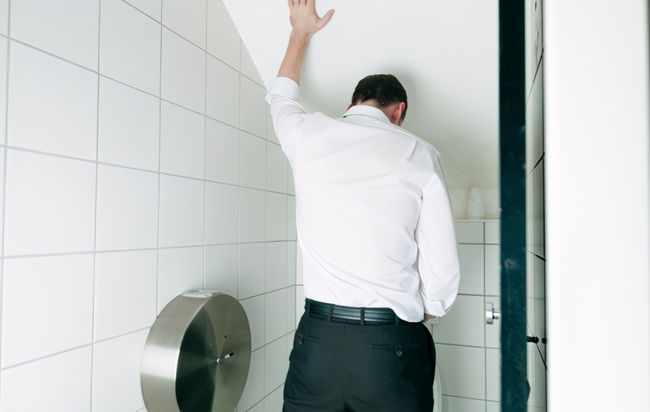40歲女士確診肝癌！醫生提醒：「肝癌」並非毫無徵兆　上廁所時出現4個表現：說明肝已經受傷了 