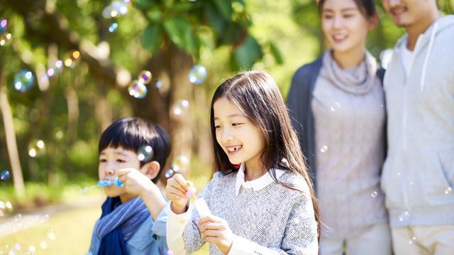 「奶奶怎麼還不死」？壽宴上5歲孫女童言無忌　下一秒語出驚人「老人瞬間淚崩」：兒媳，辛苦你了