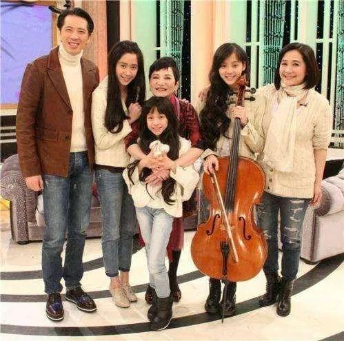 為嫁人氣小生！「台灣一代玉女」不顧患癌之軀懷孕7次　59歲擁3個女兒「終熬成了贏家」