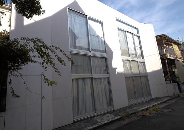 窄房很難住？日本女孩「住進2坪迷你蝸居」生活起居面面俱到　加碼曝「隔壁樓梯間是套房」讓人嘖嘖稱奇
