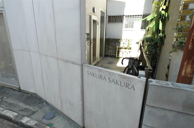 窄房很難住？日本女孩「住進2坪迷你蝸居」生活起居面面俱到　加碼曝「隔壁樓梯間是套房」讓人嘖嘖稱奇