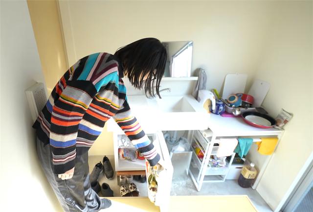 窄房很難住？日本女孩「住進2坪迷你蝸居」生活起居面面俱到　加碼曝「隔壁樓梯間是套房」讓人嘖嘖稱奇