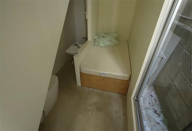 窄房很難住？日本女孩「住進2坪迷你蝸居」生活起居面面俱到　加碼曝「隔壁樓梯間是套房」讓人嘖嘖稱奇