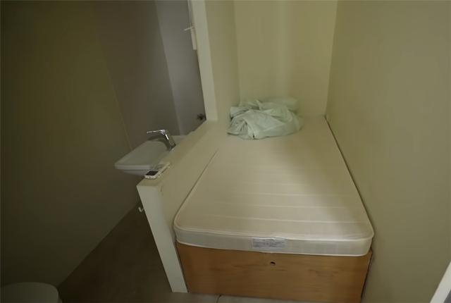 窄房很難住？日本女孩「住進2坪迷你蝸居」生活起居面面俱到　加碼曝「隔壁樓梯間是套房」讓人嘖嘖稱奇