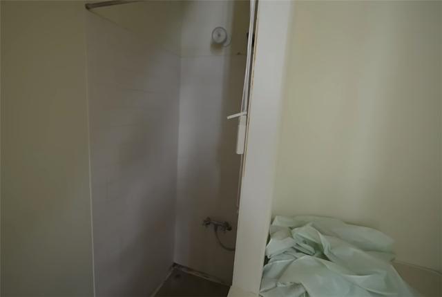 窄房很難住？日本女孩「住進2坪迷你蝸居」生活起居面面俱到　加碼曝「隔壁樓梯間是套房」讓人嘖嘖稱奇
