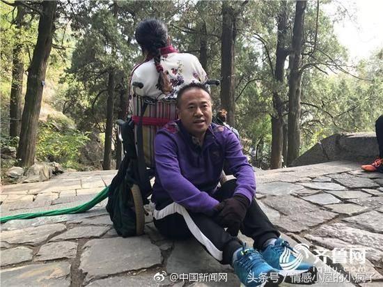 誓言相守一生！病妻倒下昏迷「雙方親友勸放棄」　暖夫用6年喚醒「揹她走遍天下」用行動表達愛