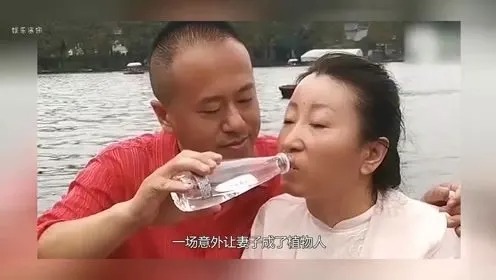 誓言相守一生！病妻倒下昏迷「雙方親友勸放棄」　暖夫用6年喚醒「揹她走遍天下」用行動表達愛