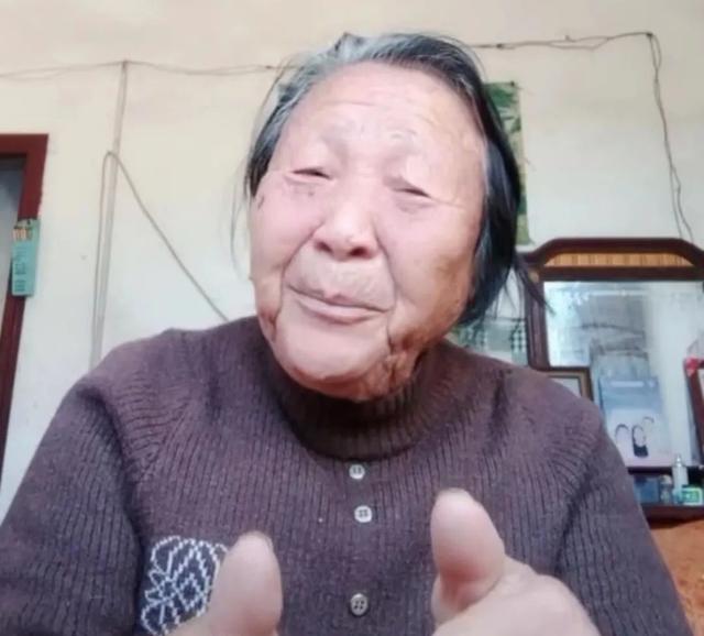 兒女各自成家！80歲奶奶「拍片感嘆孤獨」網友紛紛獻暖　重拾生活樂趣「曝豁達人生觀」：會繼續堅持
