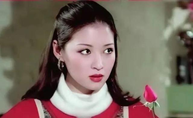 曾與林青霞齊名！「3個月婚姻」淪為笑談　42歲「未婚生女、出書」活成了最聰明的女人