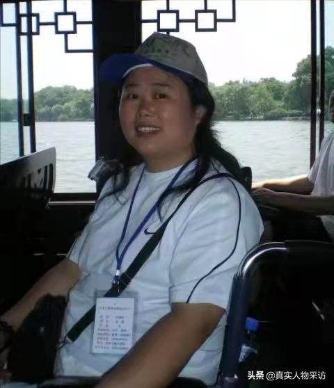 命運自己主宰！她年少遇意外「被判再也站不起來」不氣餒　50歲「坐輪椅遊遍天下」 比年輕更熱愛生命
