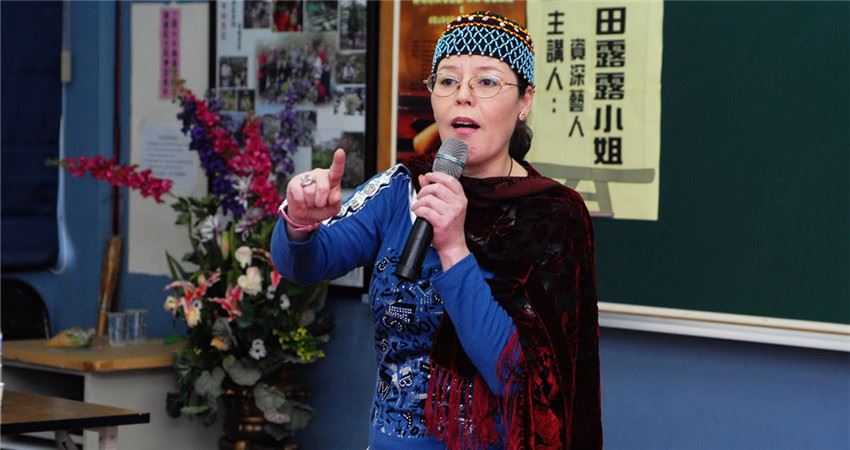 一生被愛害慘！《五燈獎》田露露「歷經三段坎坷戀」和女兒失散20年　「淪落到當清潔工」今近況曝光：終於苦盡甘來