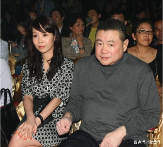 貧苦出生變富太！一頓飯吃60隻黃油蟹「出門帶幾個保鏢」　接班一年「虧掉丈夫110億」