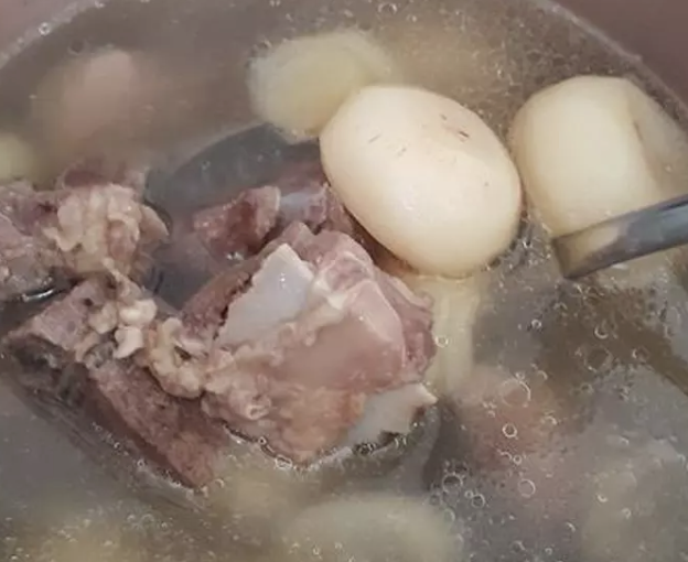 真的能吃嗎？市場買到「黑嚕嚕神秘食材」苦惱不會煮　饕客一看「跟水梨一樣脆甜」：燉湯超好喝