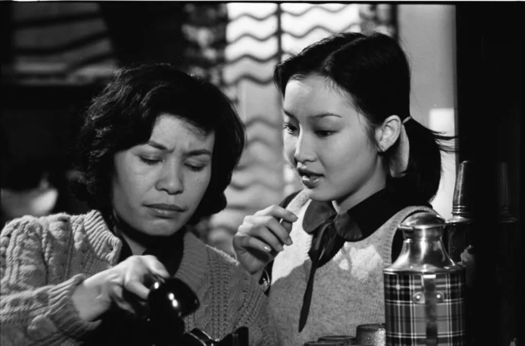 入行60年！她演盡「醜女角色」一生未婚無子　晚年無人養老「卻捐出養老錢」建小學：心美人就美