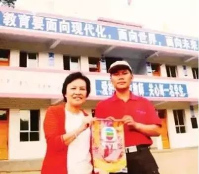 入行60年！她演盡「醜女角色」一生未婚無子　晚年無人養老「卻捐出養老錢」建小學：心美人就美