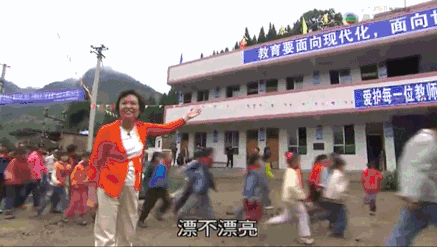 入行60年！她演盡「醜女角色」一生未婚無子　晚年無人養老「卻捐出養老錢」建小學：心美人就美