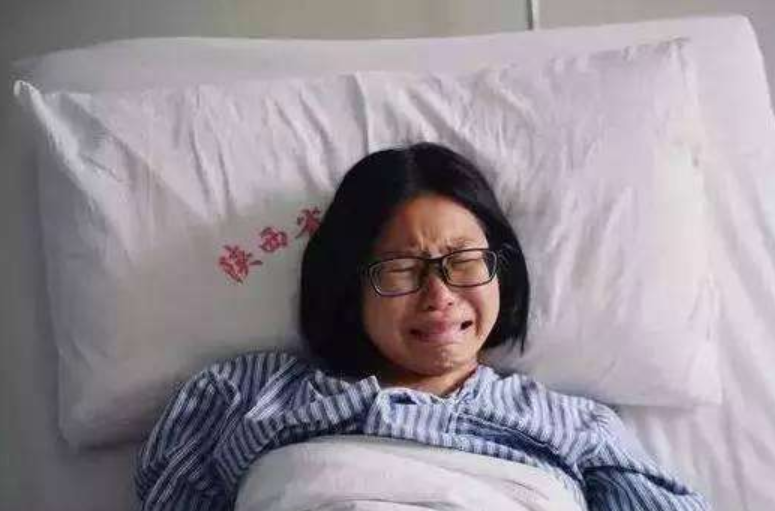被判活不過40歲！身患絕症「貧困男帶八百塊與她私奔」　走遍世界後修成正果「幸福生活打臉眾人」