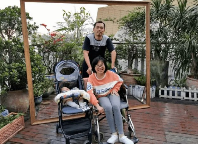 被判活不過40歲！身患絕症「貧困男帶八百塊與她私奔」　走遍世界後修成正果「幸福生活打臉眾人」