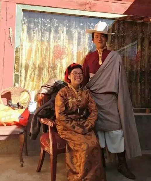 被判活不過40歲！身患絕症「貧困男帶八百塊與她私奔」　走遍世界後修成正果「幸福生活打臉眾人」