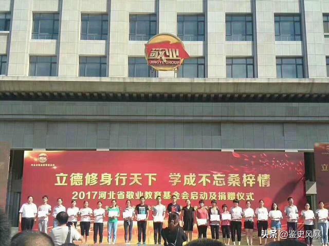 相依為命！單身漢「撿到女孩撫養長大」因此終身未婚　養女懂事乖巧「成果不負眾望」獎狀掛滿牆