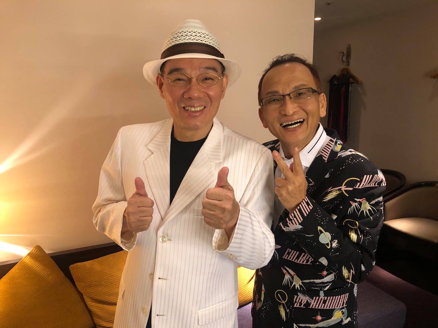 捕獲野生歌手！員林步道「發現60歲草根天王身影」握麥克風嗨歌　路人不可思議：本人超年輕的