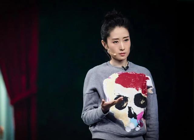 嫁入豪門7年！卻沒錢買冰激凌　38歲帶子離婚「換自由身」爆火：中年女人叛逆，其實是活明白了
