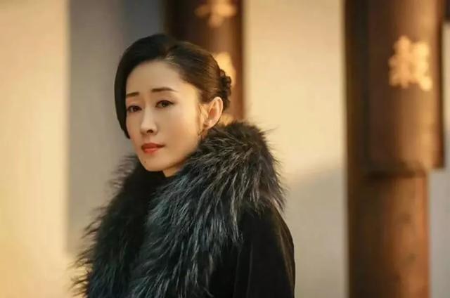 嫁入豪門7年！卻沒錢買冰激凌　38歲帶子離婚「換自由身」爆火：中年女人叛逆，其實是活明白了