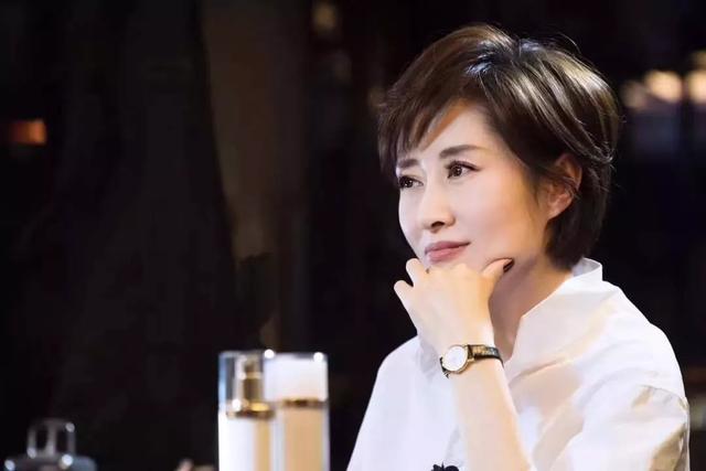 嫁入豪門7年！卻沒錢買冰激凌　38歲帶子離婚「換自由身」爆火：中年女人叛逆，其實是活明白了