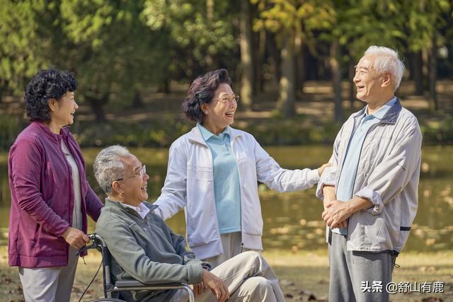 老父長年臥床不起！他中年坦言「希望爸爸早點離開」遭親友斥不孝　感慨「寧可把我當壞人」：不讓他們再受苦