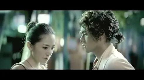 她曾與林志穎搭檔走紅！卻因戀愛巔峰退圈　如今「穿婆婆褲子」躺公公腿上引熱議