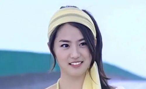 她曾與林志穎搭檔走紅！卻因戀愛巔峰退圈　如今「穿婆婆褲子」躺公公腿上引熱議
