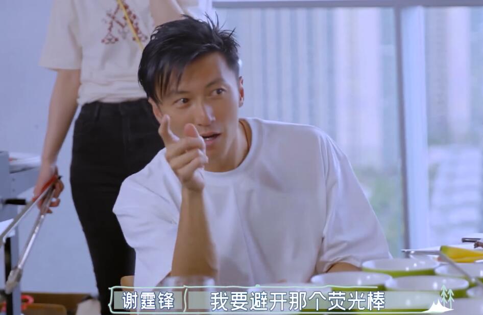 已喪失自理能力！謝霆鋒曝「85歲父親謝賢近況」每天像在等死　嘆不要像他：很可憐