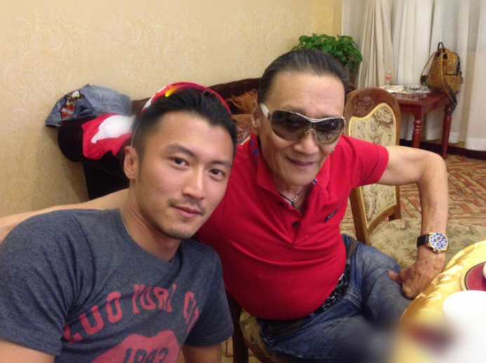 已喪失自理能力！謝霆鋒曝「85歲父親謝賢近況」每天像在等死　嘆不要像他：很可憐