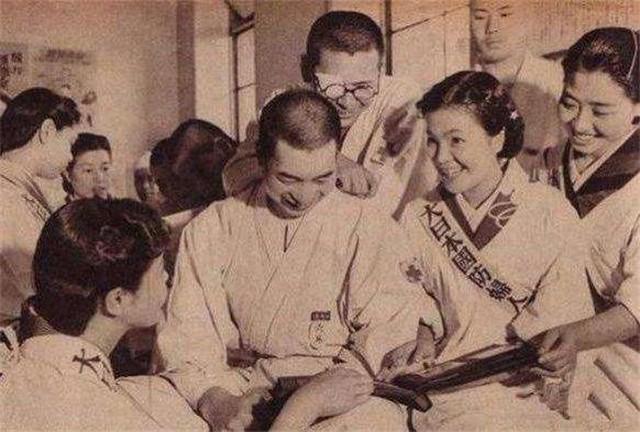 一生只愛一人！抗日軍官來台「愛上日本女教師」無奈命運作弄　終生未娶「花76年只為尋女友」心甘情願