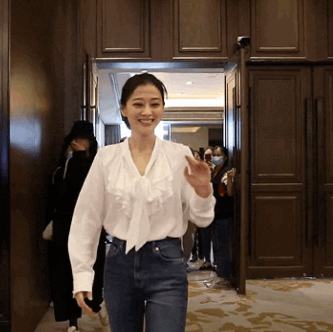 她是娛樂圈第一戀愛腦！閃婚2次「倒貼全副身家」　卻被章子怡羨慕：根本人生贏家