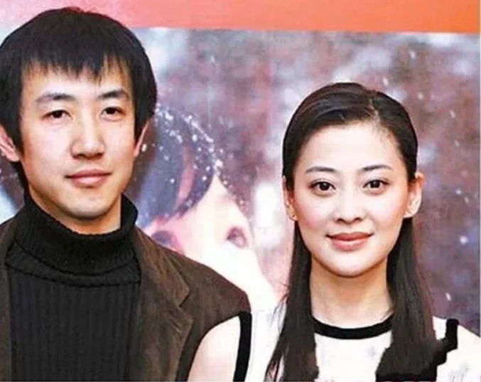 她是娛樂圈第一戀愛腦！閃婚2次「倒貼全副身家」　卻被章子怡羨慕：根本人生贏家