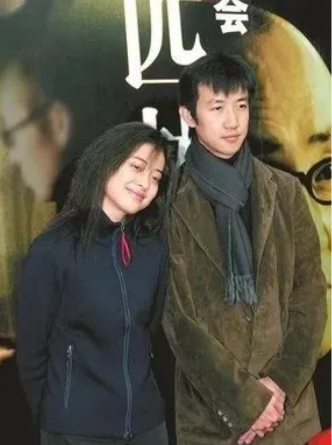 她是娛樂圈第一戀愛腦！閃婚2次「倒貼全副身家」　卻被章子怡羨慕：根本人生贏家