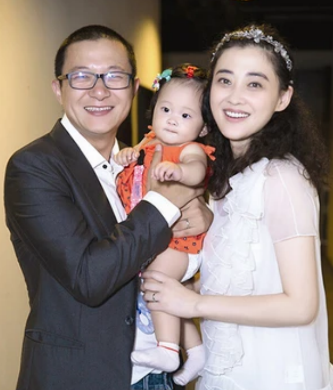 她是娛樂圈第一戀愛腦！閃婚2次「倒貼全副身家」　卻被章子怡羨慕：根本人生贏家