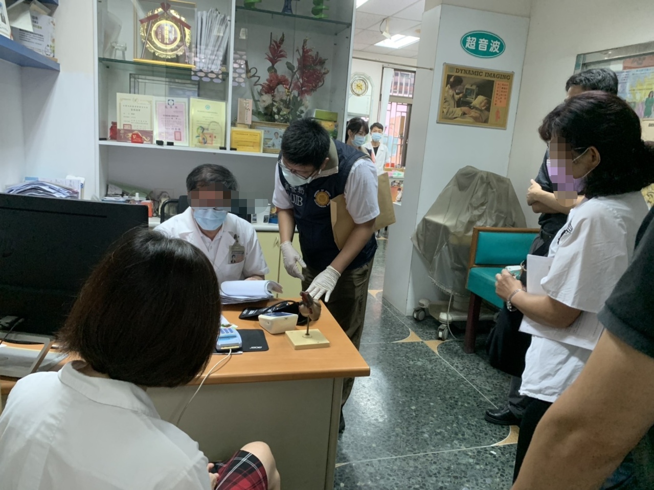 詐領健保費11年！嘉義績優醫師「盜刷患者健保卡」騙錢　「得手上億又洗錢」囂張拒和解：檢方不忍了