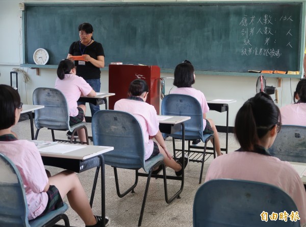14歲少年技藝超群！維修工爸驕傲分享：兒子獨立拆解高階冰箱，網友狂讚未來不可限量