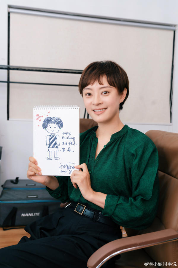 站4小時擺攤！40歲影后「帶兒女街頭叫賣」　低調「只想好好活著」網讚：會有福報