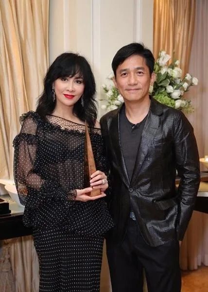舒淇去劉嘉玲家做客！中途鬧肚子去廁所　劉嘉玲當場「讓人砸了馬桶」：簡直無法忍
