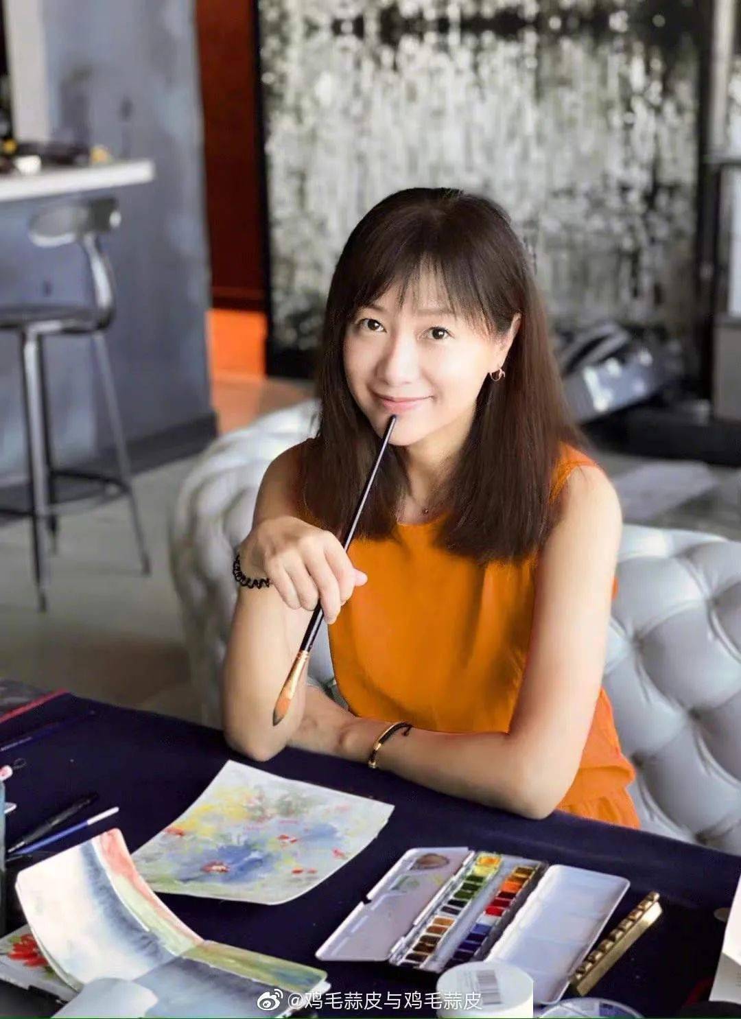 與黃立行戀愛12年不結婚！不願被「一紙婚書」約束　47歲把家「刷成全黑」做自己