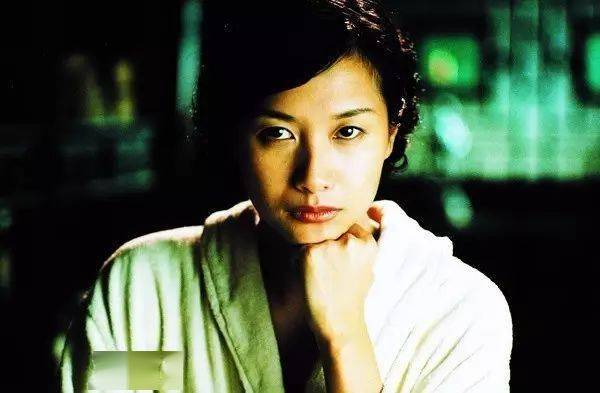 與黃立行戀愛12年不結婚！不願被「一紙婚書」約束　47歲把家「刷成全黑」做自己