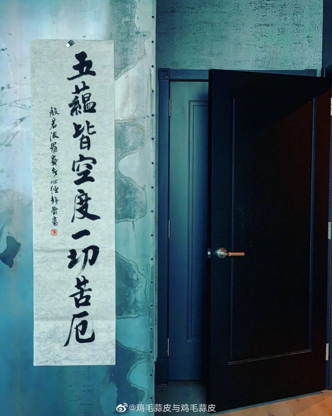 與黃立行戀愛12年不結婚！不願被「一紙婚書」約束　47歲把家「刷成全黑」做自己