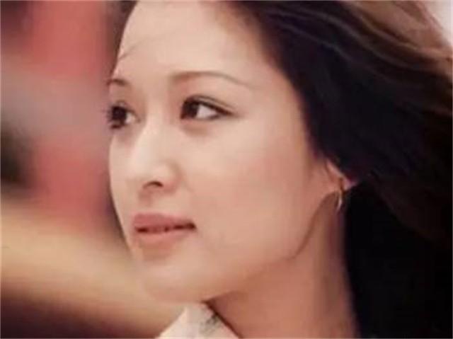 娶到手就贏了！新婚夜丈夫「使喚她沏茶」　女星當即「怒撕結婚證」：一張紙就想限制我
