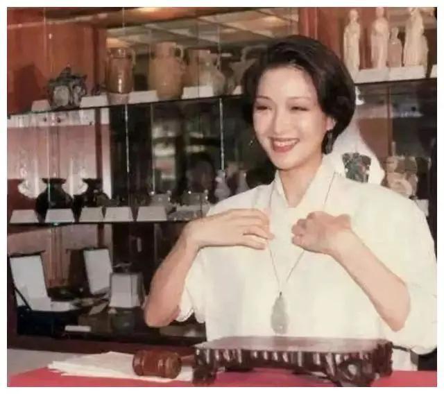 娶到手就贏了！新婚夜丈夫「使喚她沏茶」　女星當即「怒撕結婚證」：一張紙就想限制我