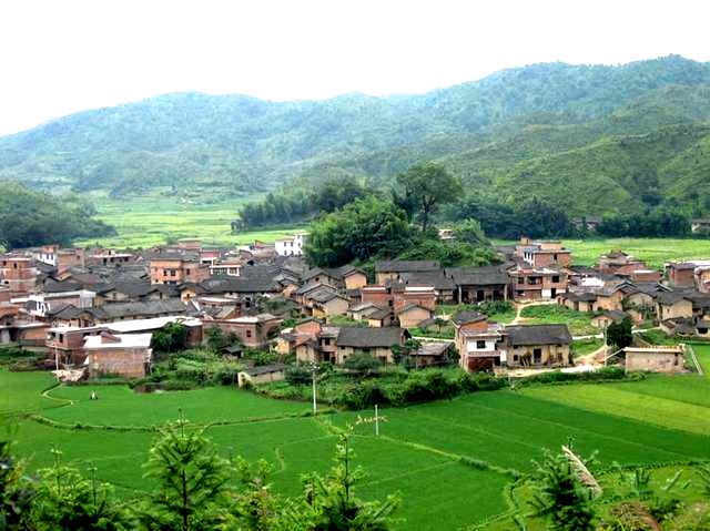 初戀女友棄他而去！失戀男進山鑿出「三室一廳」　藏身大山21年「67歲多人上門提親」